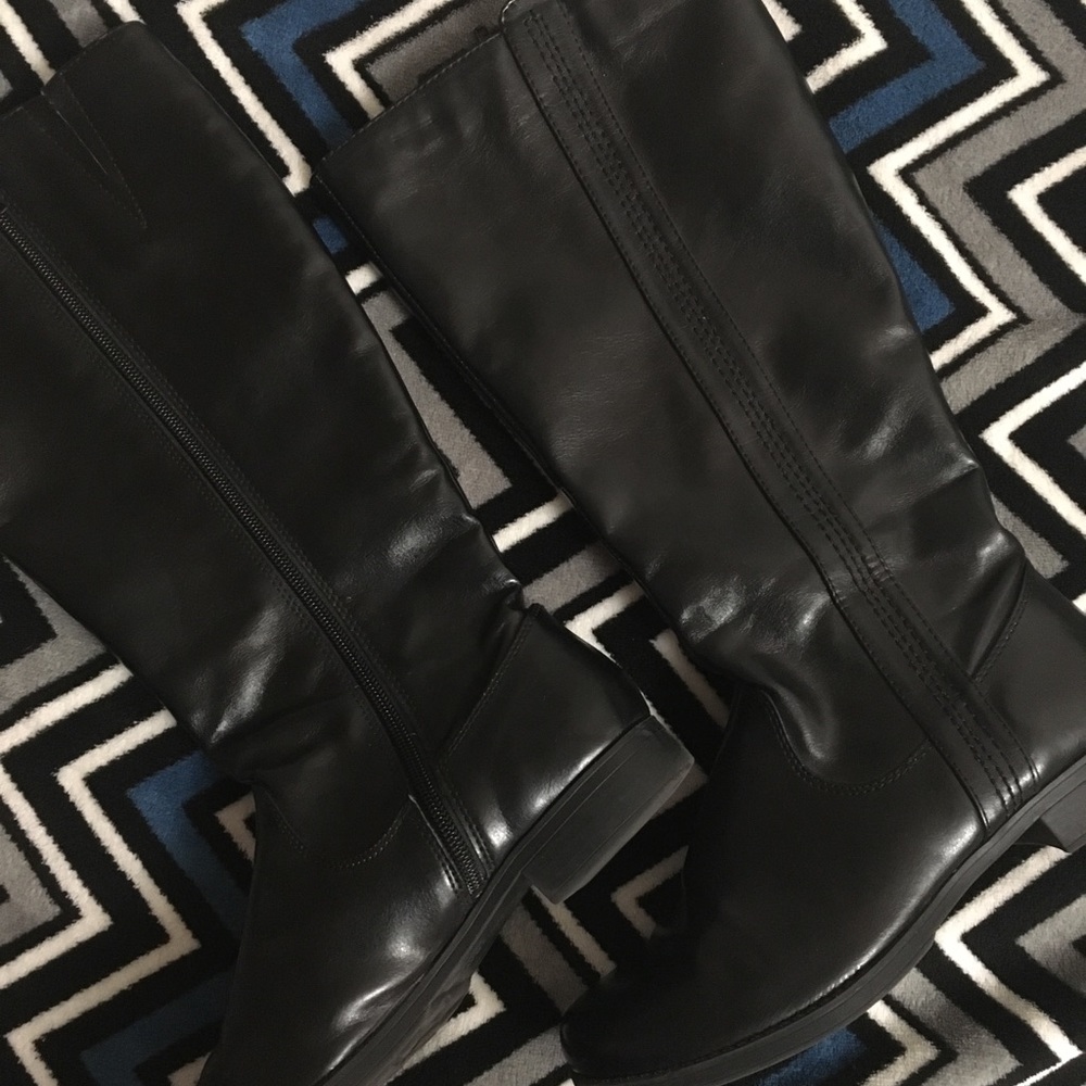 St John’s Bay amazing black boots!